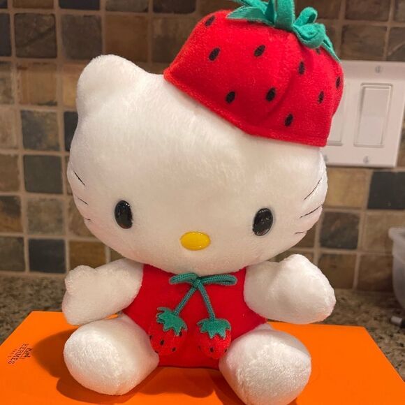 Hello Kitty Strawberry Plush Vintage 2002 6 inches - Picture 1 of 9